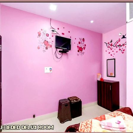 Mansarovar Guest House Uddzsaín Kültér fotó