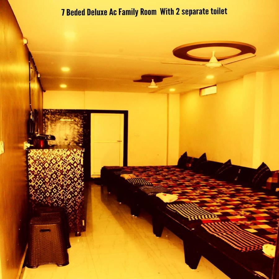 Mansarovar Guest House Uddzsaín Kültér fotó