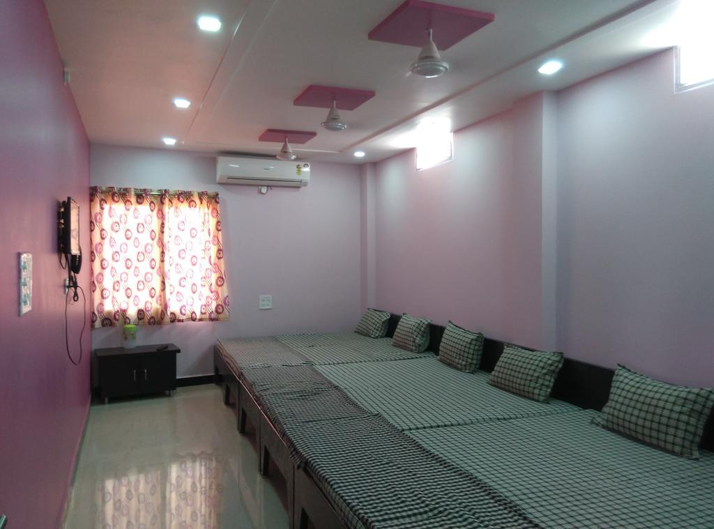 Mansarovar Guest House Uddzsaín Kültér fotó