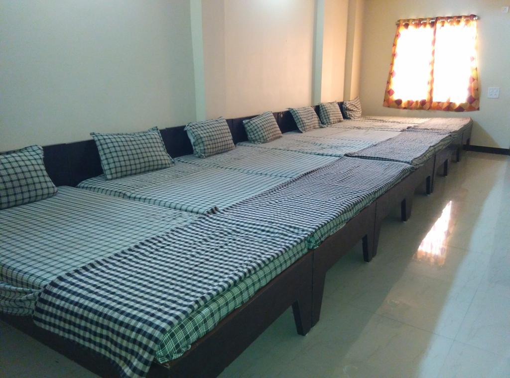 Mansarovar Guest House Uddzsaín Kültér fotó