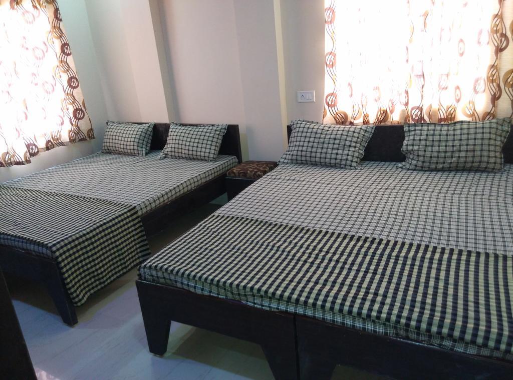 Mansarovar Guest House Uddzsaín Kültér fotó