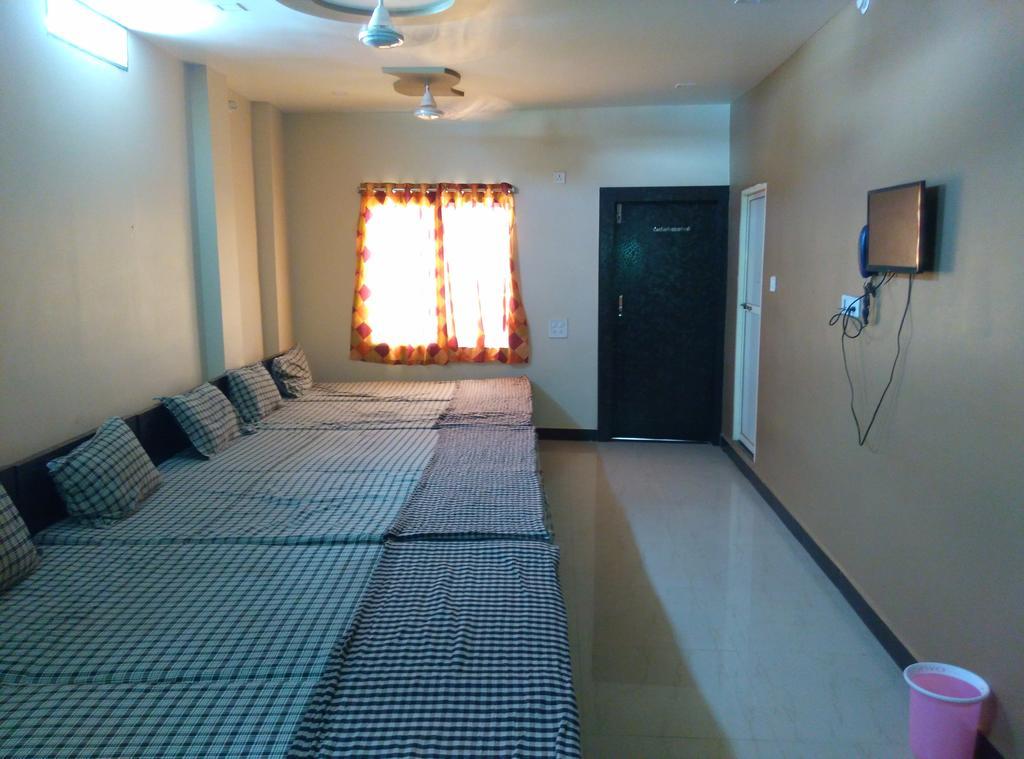 Mansarovar Guest House Uddzsaín Kültér fotó