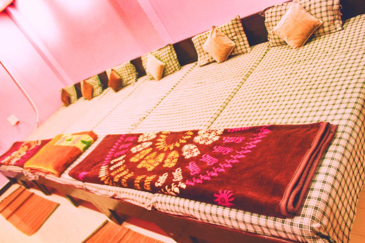 Mansarovar Guest House Uddzsaín Kültér fotó