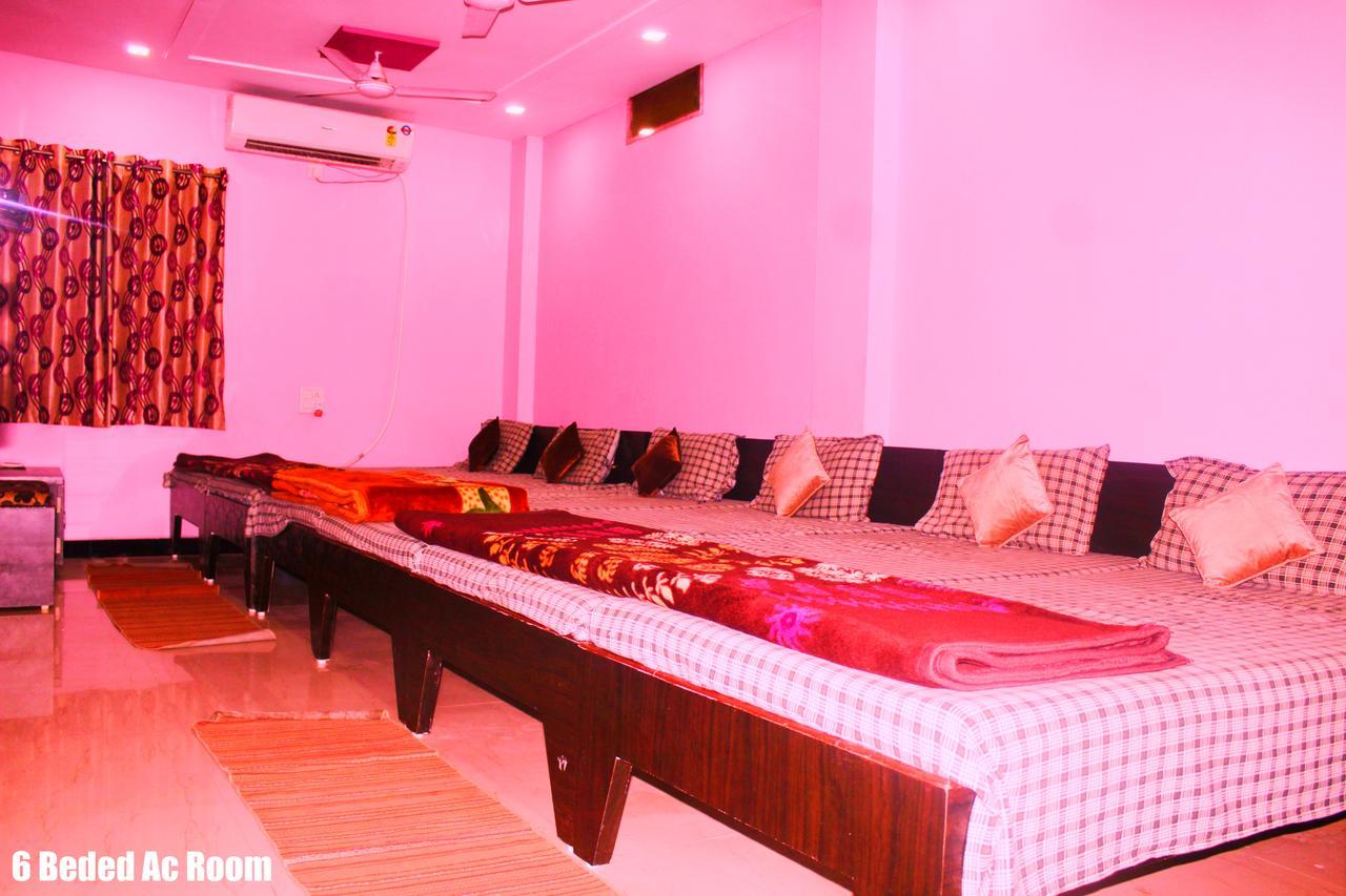 Mansarovar Guest House Uddzsaín Kültér fotó