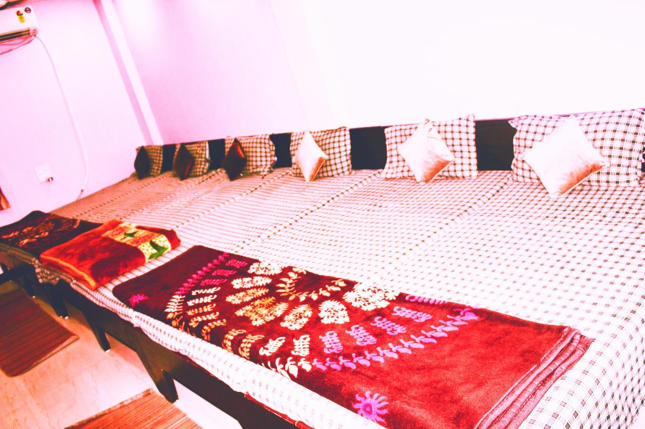 Mansarovar Guest House Uddzsaín Kültér fotó
