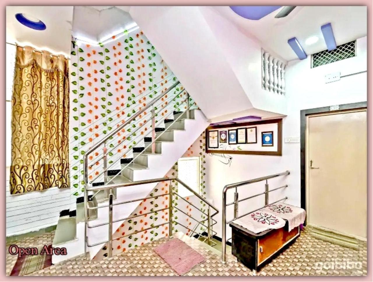 Mansarovar Guest House Uddzsaín Kültér fotó