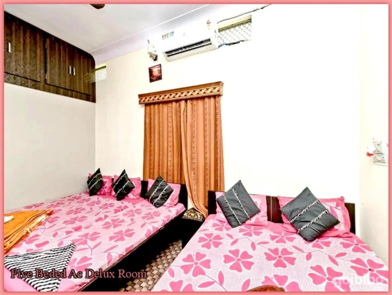 Mansarovar Guest House Uddzsaín Kültér fotó