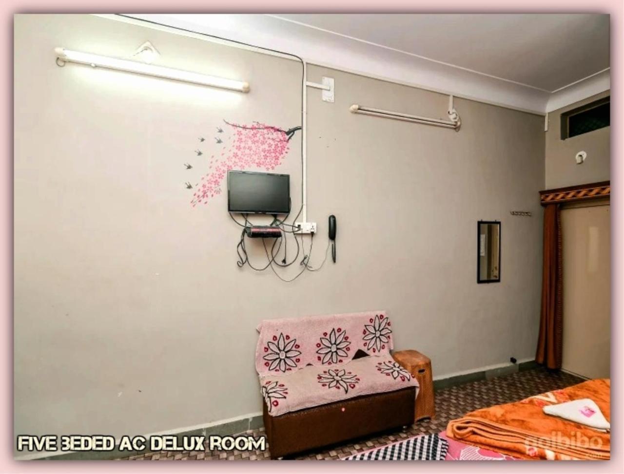 Mansarovar Guest House Uddzsaín Kültér fotó