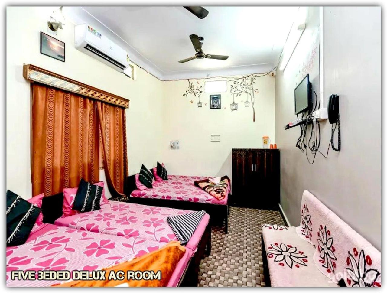 Mansarovar Guest House Uddzsaín Kültér fotó