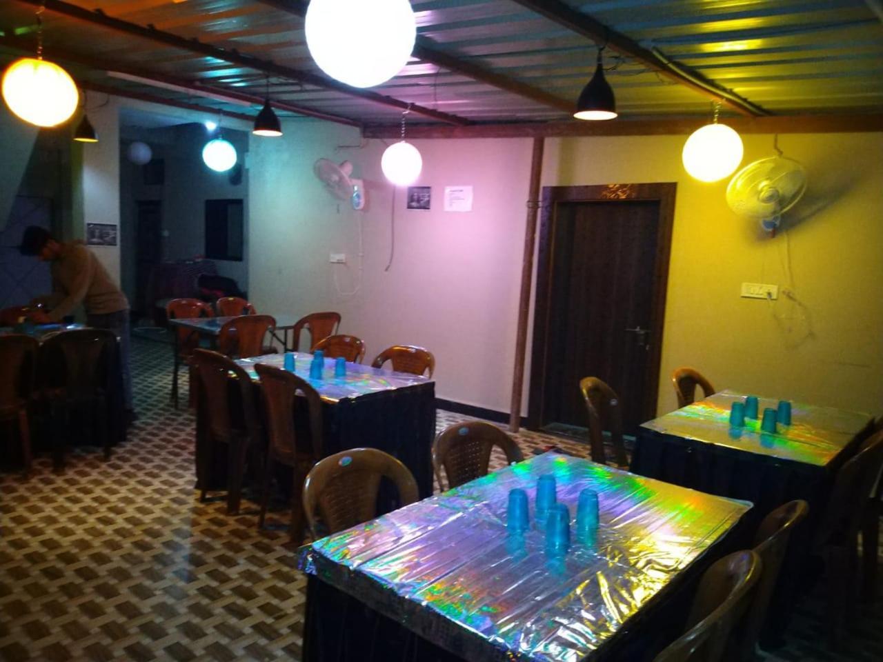 Mansarovar Guest House Uddzsaín Kültér fotó